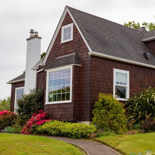 brown suburban cottage house property. photo of suburban cottage house.