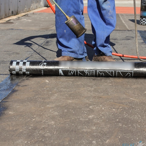 Bonding of roofing materia Roofing work using the deposited material and tools for this.